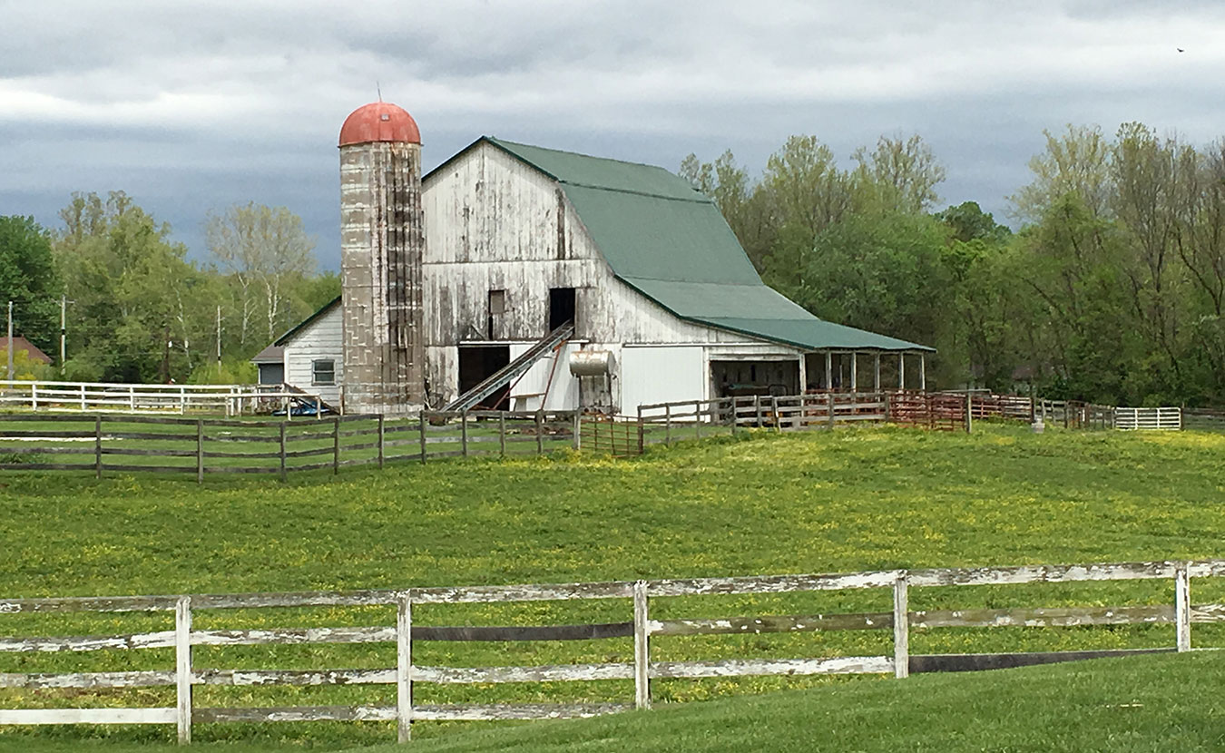 A barn in the Monroe County countryside. | Limestone Post