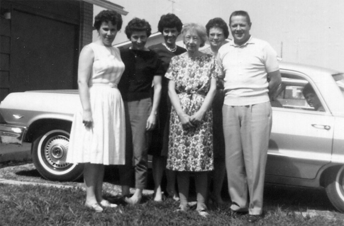 Fay Peacock (third from the right) with her children, (l-r) Dot Daugherty, Georgia Cox, Shirley Kuhn, Roberta Howe, Donald Wright. | Courtesy photo