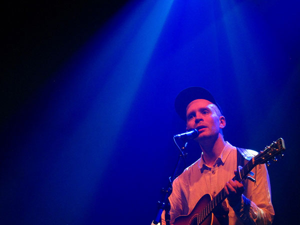 Jens Lekman, an indie-pop musician from Sweden, will be performing at The Bishop on February 5. | Photo by <a href="https://www.flickr.com/photos/bertogg/7975651167/in/photostream/" target="_blank" rel="noopener">Alberto Garcia, Creative Commons</a>
