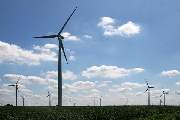 Wind turbines in Benton County, Indiana, near Lafayette. | Photo by Huw Williams, <a href="https://tinyurl.com/y8a8zcya" target="_blank" rel="noopener">Public Domain</a>