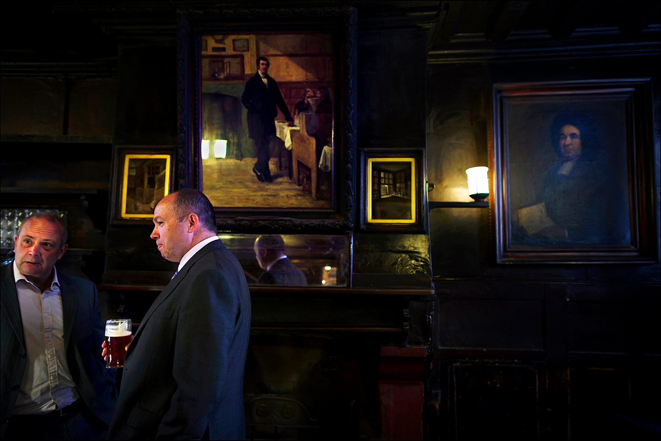 A white-collar crowd mingles with tourists at Ye Olde Cheshire Cheese, which survived the Great Fire of London in 1666. Locals say the pub's lack of natural lighting generates a gloomy charm, something that appealed to authors such as Charles Dickens, Mark Twain, Alfred Tennyson, Sir Arthur Conan Doyle, and G. K. Chesterton, who were all regulars. The pub is alluded to in Dickens's "A Tale of Two Cities" as a haunt where a gentleman could recoup "his strength with a good plain dinner and good wine." | © Steve Raymer / National Geographic Creative