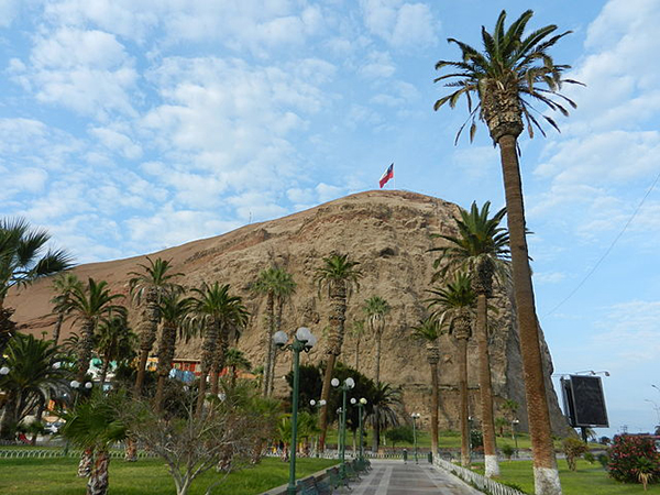 Morro de Arica, an exposed rock outcropping towering some 450 feet above the city of Arica, Chile. This area of Chile has the lowest level of annual rainfall on Earth, but Medina says that is changing due to global climate change. | Photo by Alejandroven