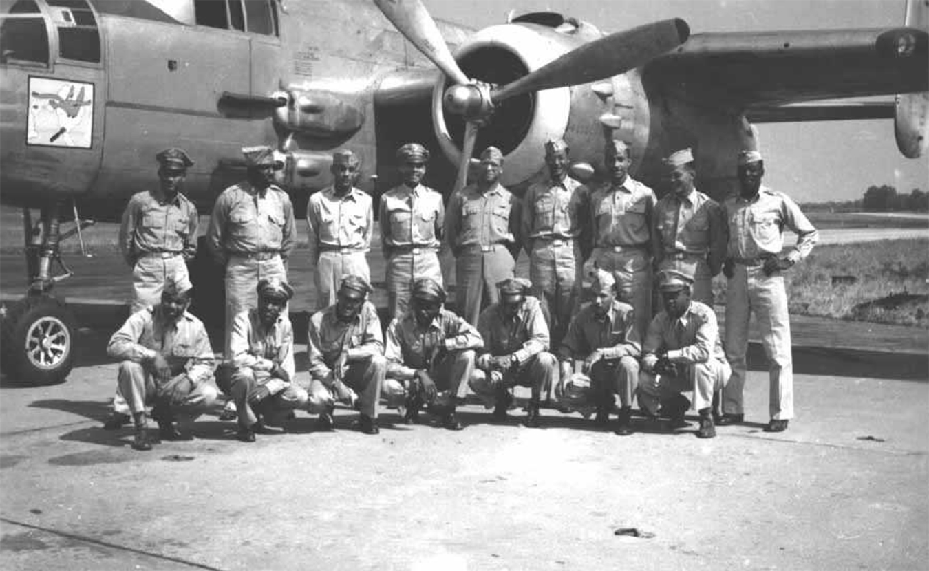 Pilots and ground officers of the 477th with one of their B-25 bombers. | Public domain